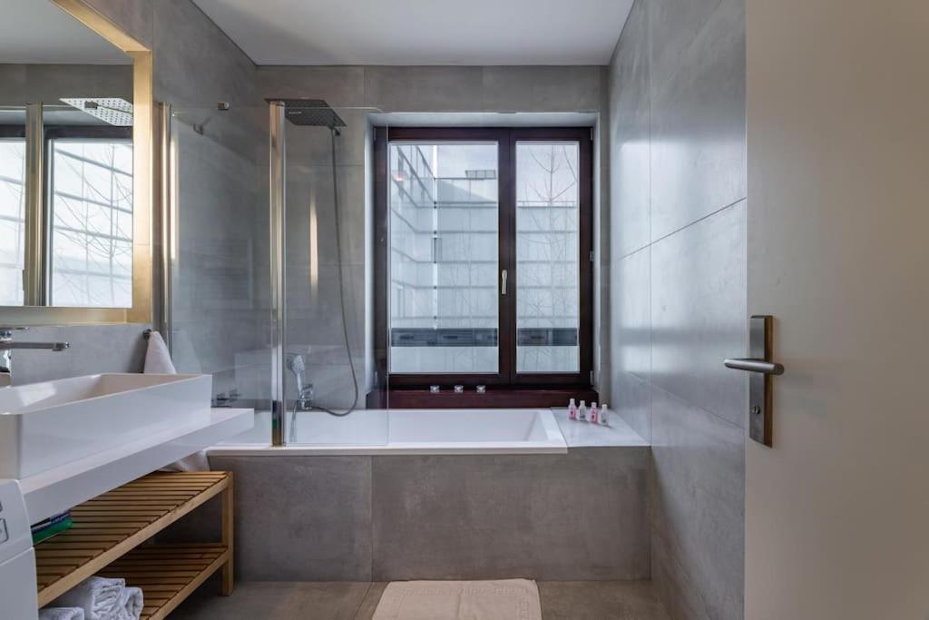 Modern Spacious Flat With A Terrace And A Parking Praga